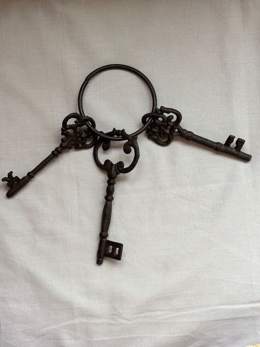 Декоративни винтидж ключове с халка