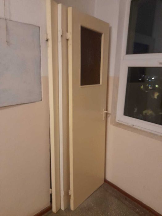 Vand ieftin usi interioare 3buc