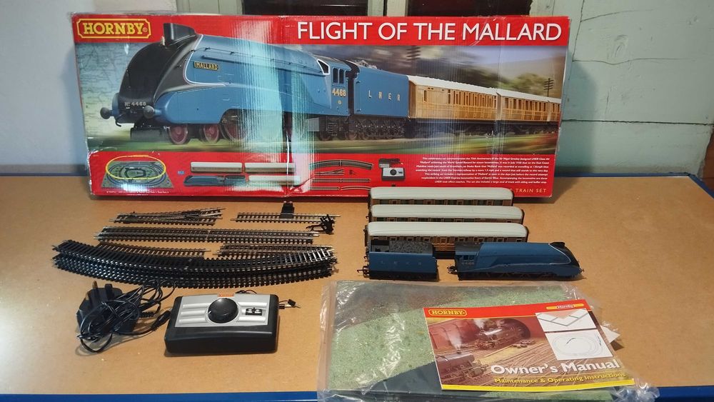 Модели влакчета Hornby model train sets x3 R1271 R1171 and R1167