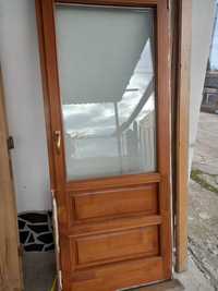 ușă de balcon din lemn și geam termopan