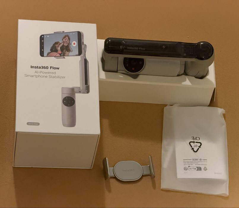 Sistem de stabilizare Insta360 Flow Al-Powered Smartphone Stabilizer