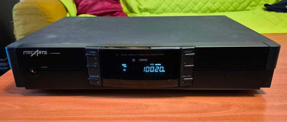 Vand Tuner digital GRUNDIG FineArts T6.