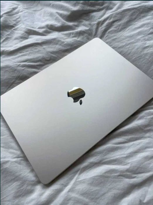 Macbook air m2 8/256 gb