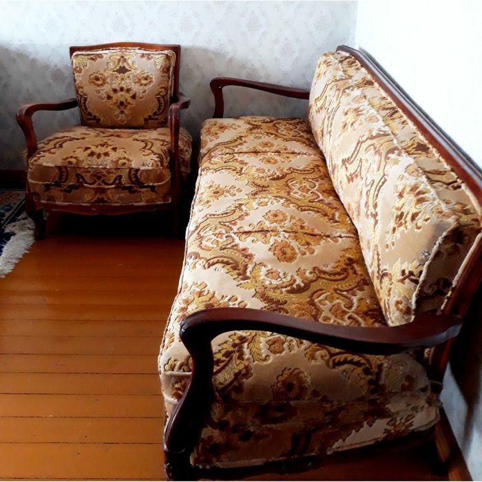Продам стильный мягкий уголок ( диван и два кресла)