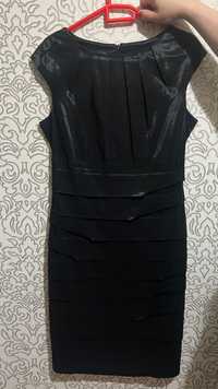 Женское  короткое черное платье