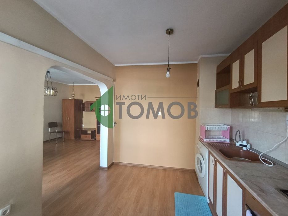 Дава се под наем Тристаен апартамент в Стара Загора, Център - 67 кв.м за 306 € - Снимка #1