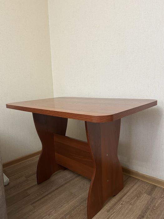 Продам стол деревянный