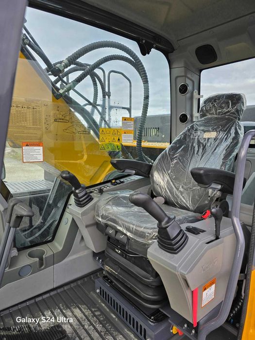 Excavator pe senile XCMG XE300E, 32,5 t, cupa 1.7 m3 [NOU - STOC]