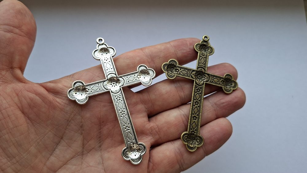 Cruciulițe / cruci din metal