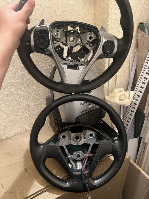 2 руля от Камри 50 и киа серато 14 года