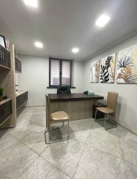 Аренда офиса! 3 ком 90 кв муқимий первая линия!