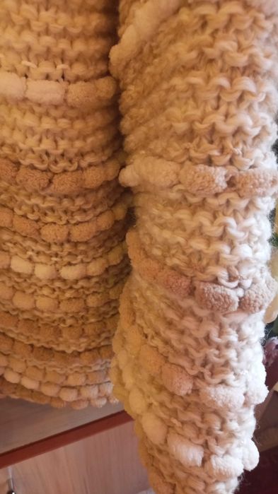 Ръчно плетена вълнена жилетка