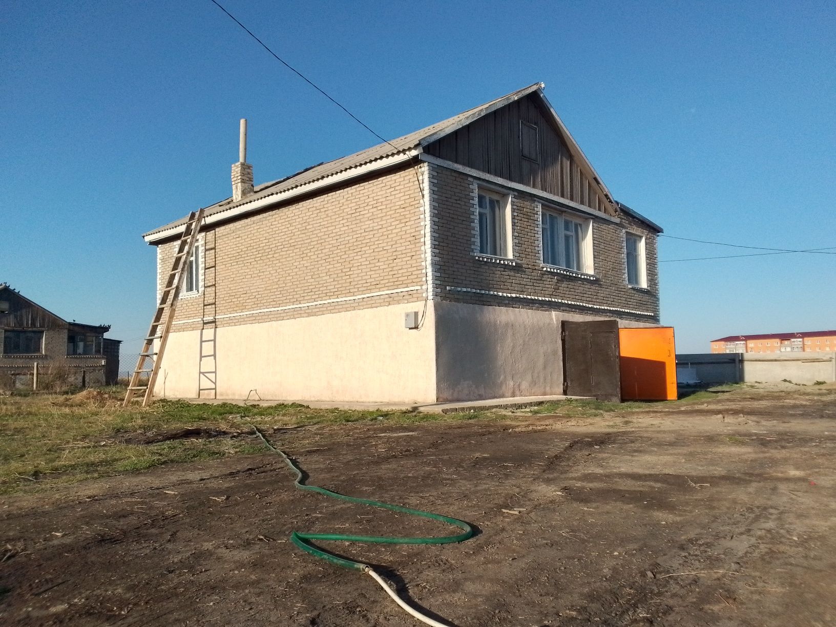 Продается коттедж в городе.