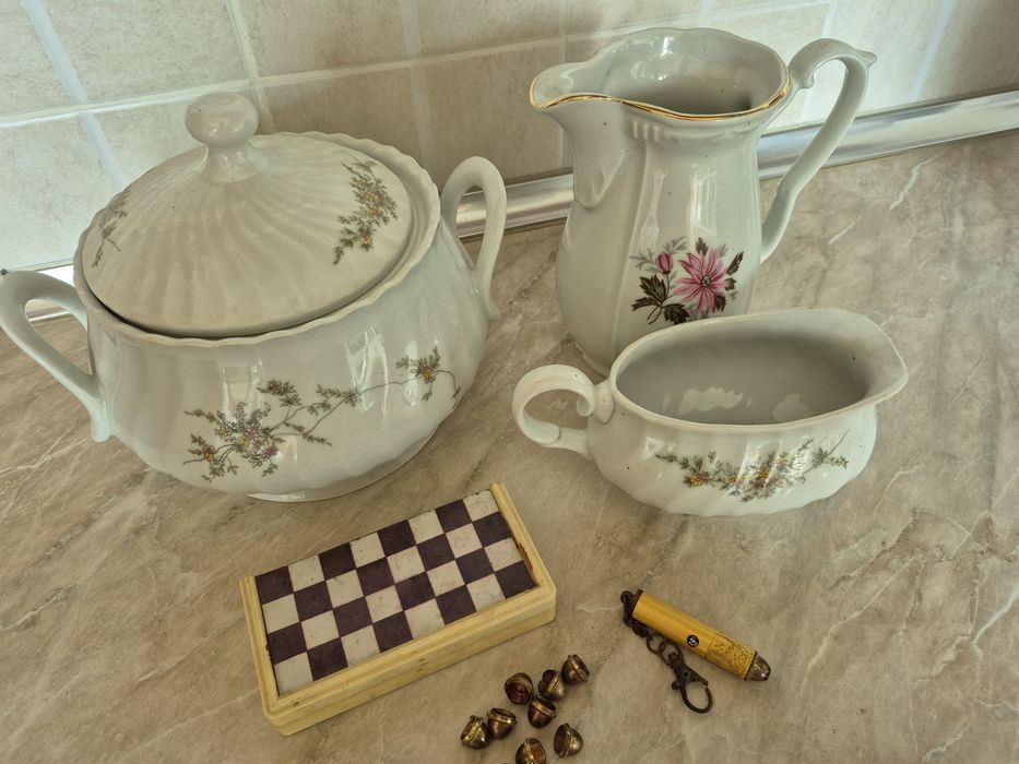 Порцеланов супник