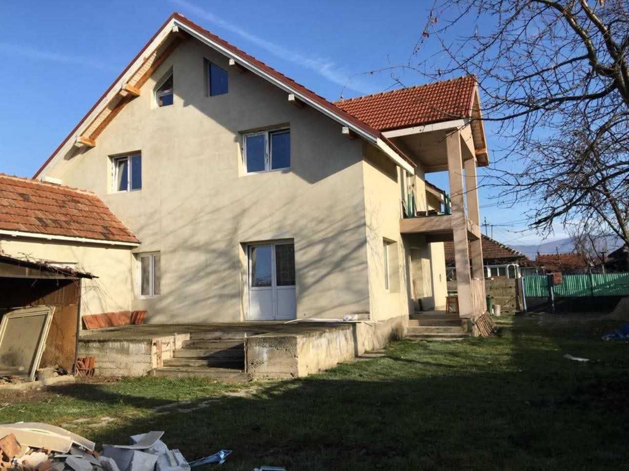 Vând casă în Hațeg