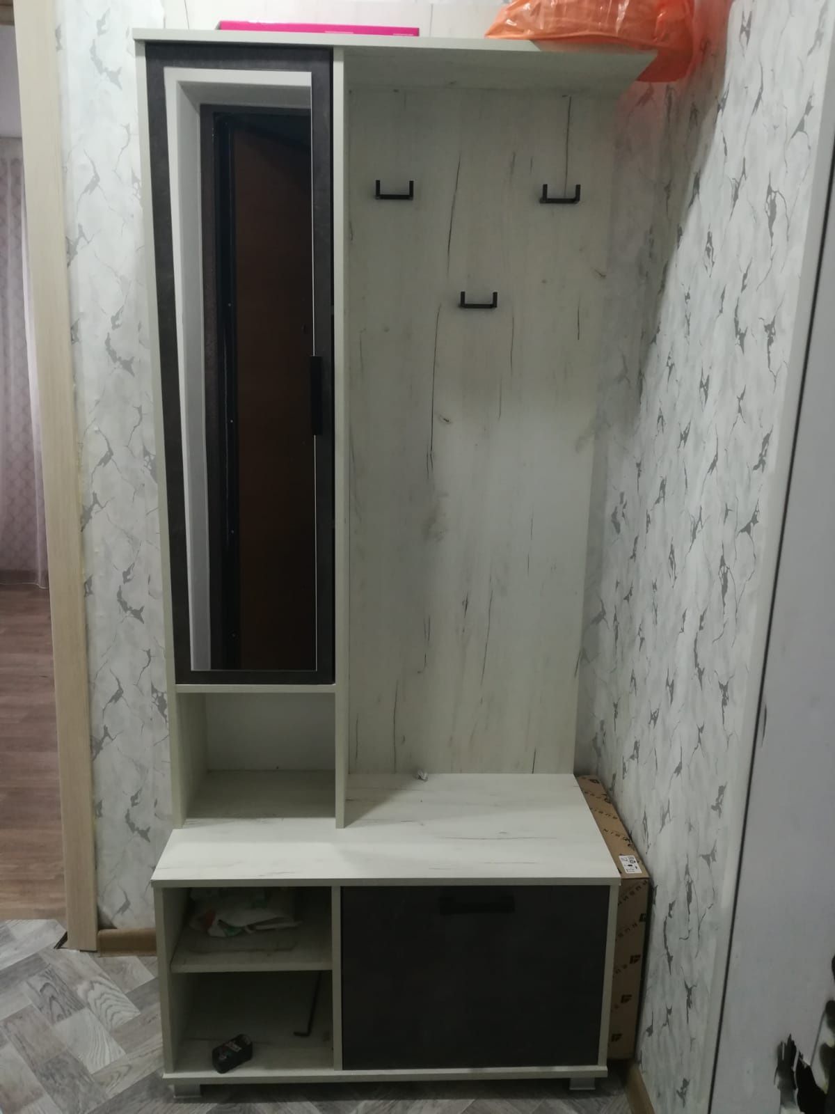 Продам прихожую  б/у в хорошем состоянии
