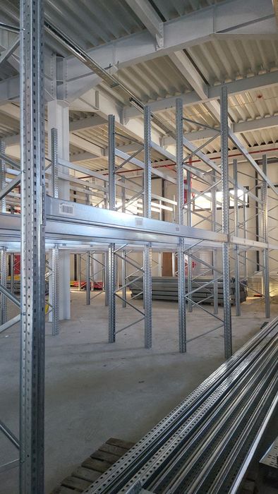 Vând rafturi metalice profesionale LA PREȚURI AVANTAJOASE