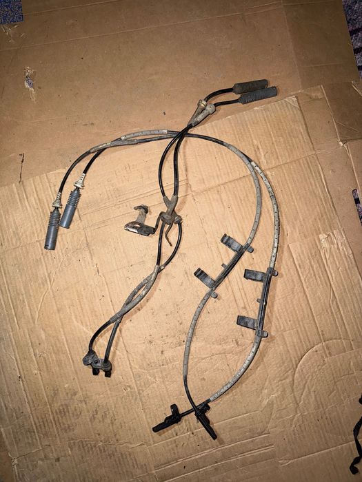 Продавам Датчици ABS е90 от 335 д предни и задни