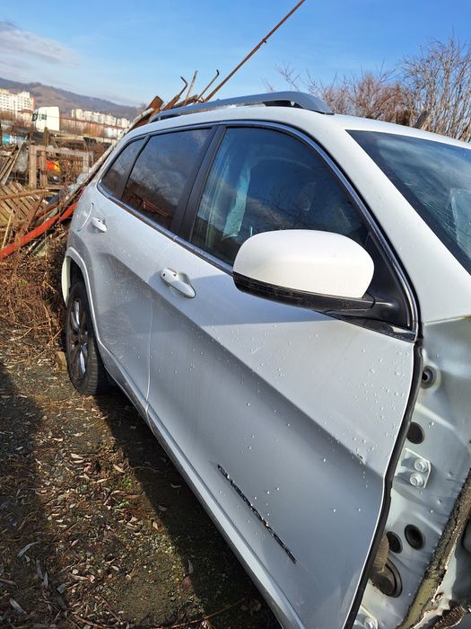 Dezmembrez jeep cheroke kl