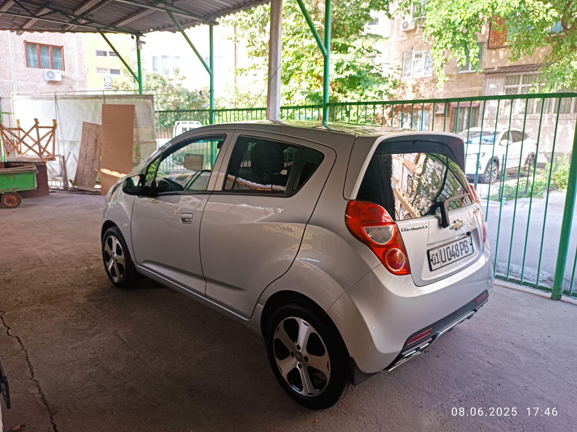 Spark 2 pozitsa sotiladi 106000 yurgan kraska toza
