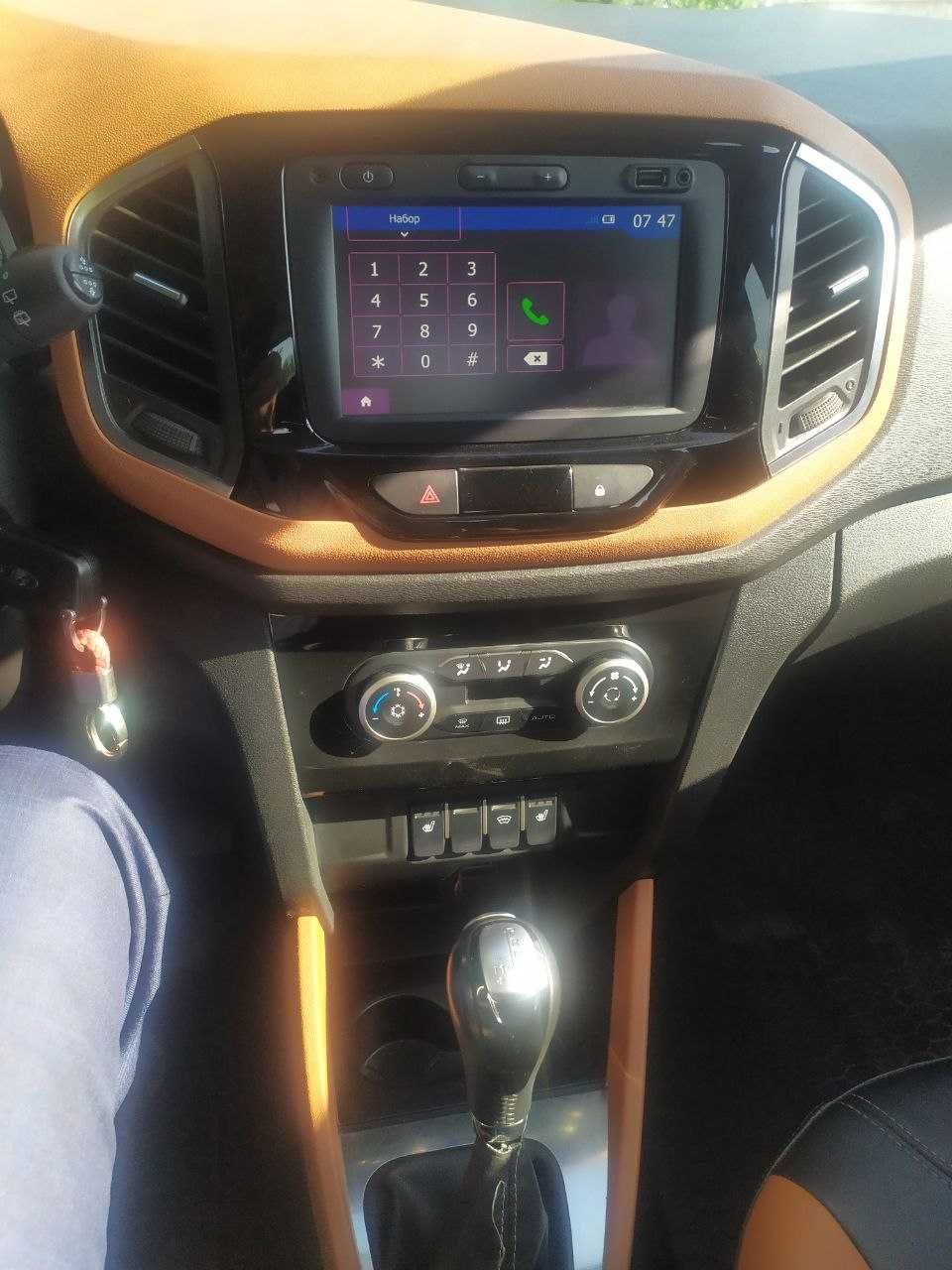 Lada X Ray cross
