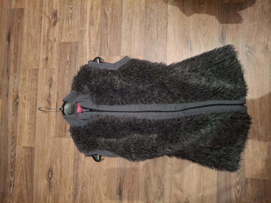 Vestă din blaniță cambrată pe talie