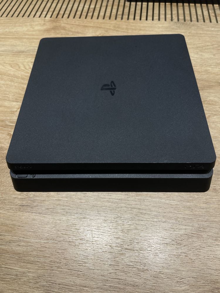 Продается Sony Playstation 4 slim