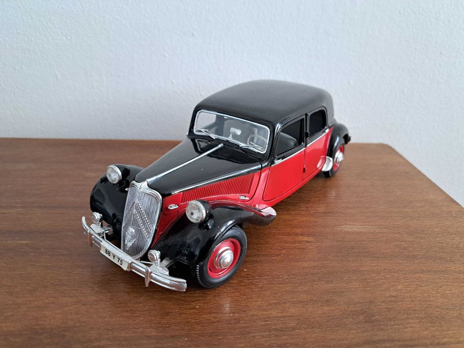 Machete la scara 1:18 Ferrari, Mercedes, Lancia, Citroen, Jaguar