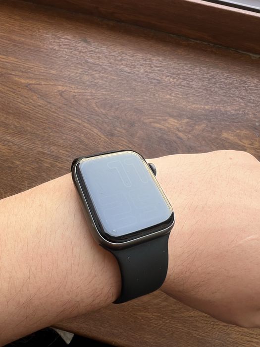Apple iwatch 5 44mm sotladi