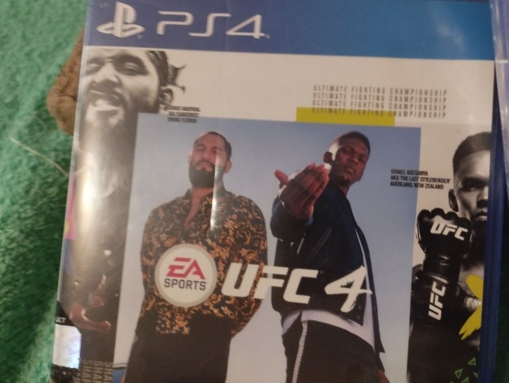 Продаётся PlayStation 4 очень хороший есть игры