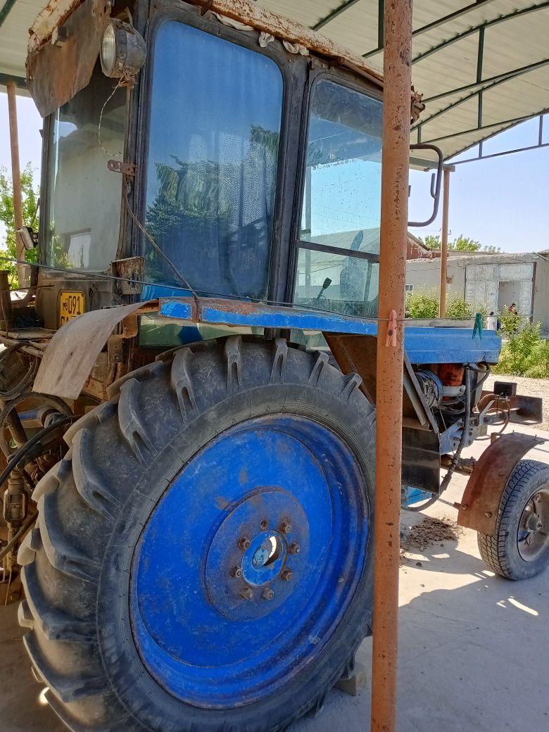 28 Traktor sotiladi