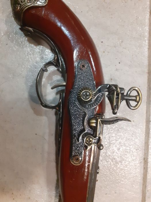 Красив кремъчен пистолет,пищов,оръжие