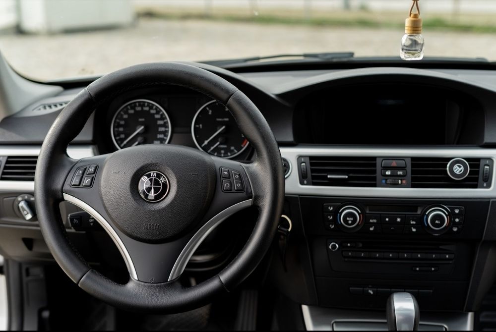 Bmw seria 3 320d, E90, automat, facelift.