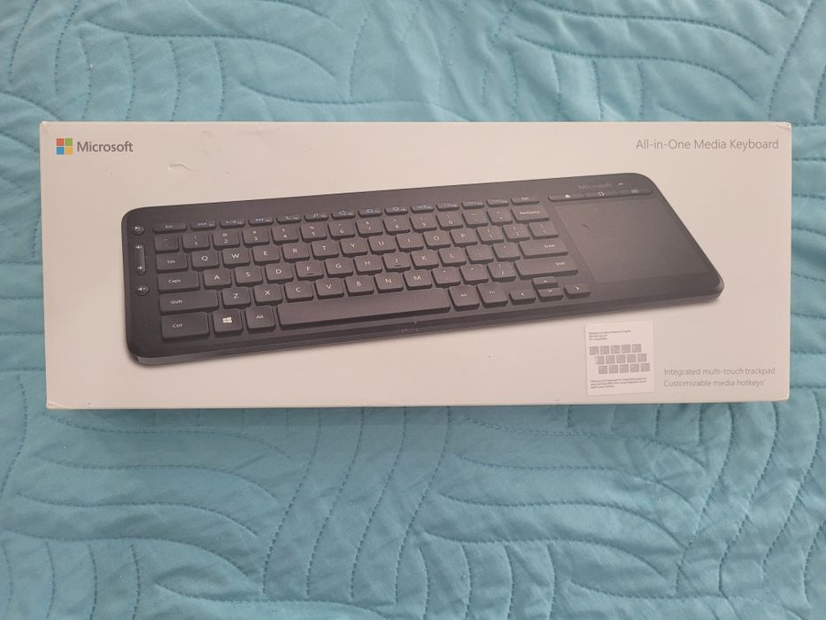 Vand tastatura Microsoft All in One wireless cu touchpad in garantie