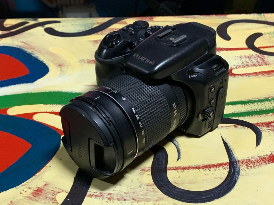 Fujifilm S200EXR 12 MP Мегапиксела 14.3 x Super Zoom Digital Camera