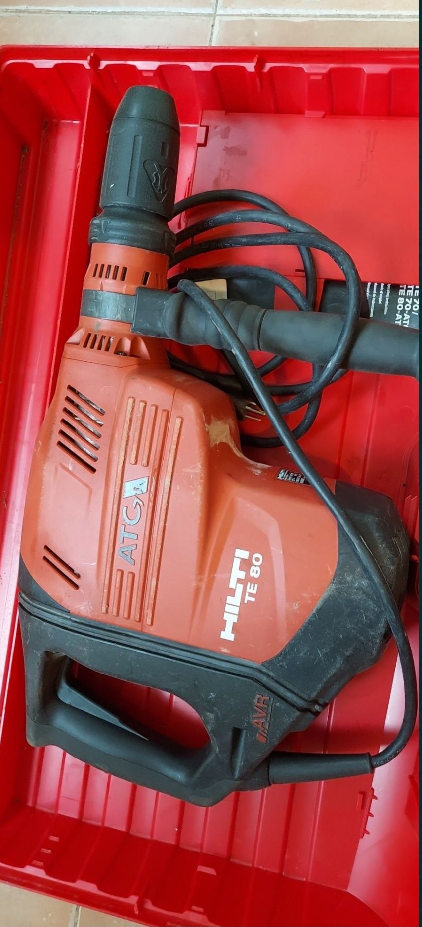 Hilti ТЕ 80-ATC/AVR ударно пробивна машина
МАШИНА Професионална Оригин