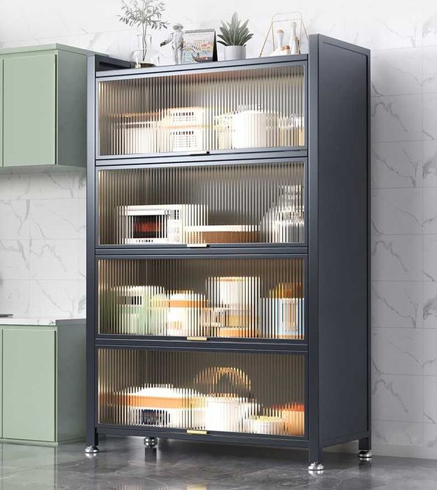 Стенка с дверями для кухни, балкона, гостиной и дома