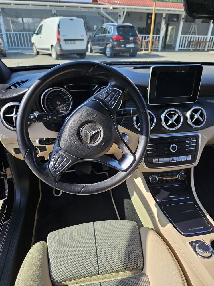 Mercedes GLA 180 impecabil