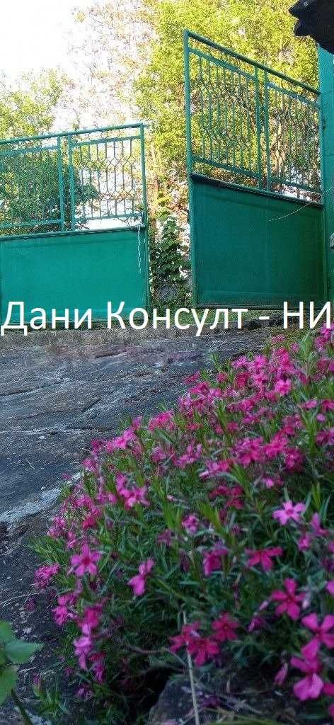 Двуетажна къща в с. Тодореците