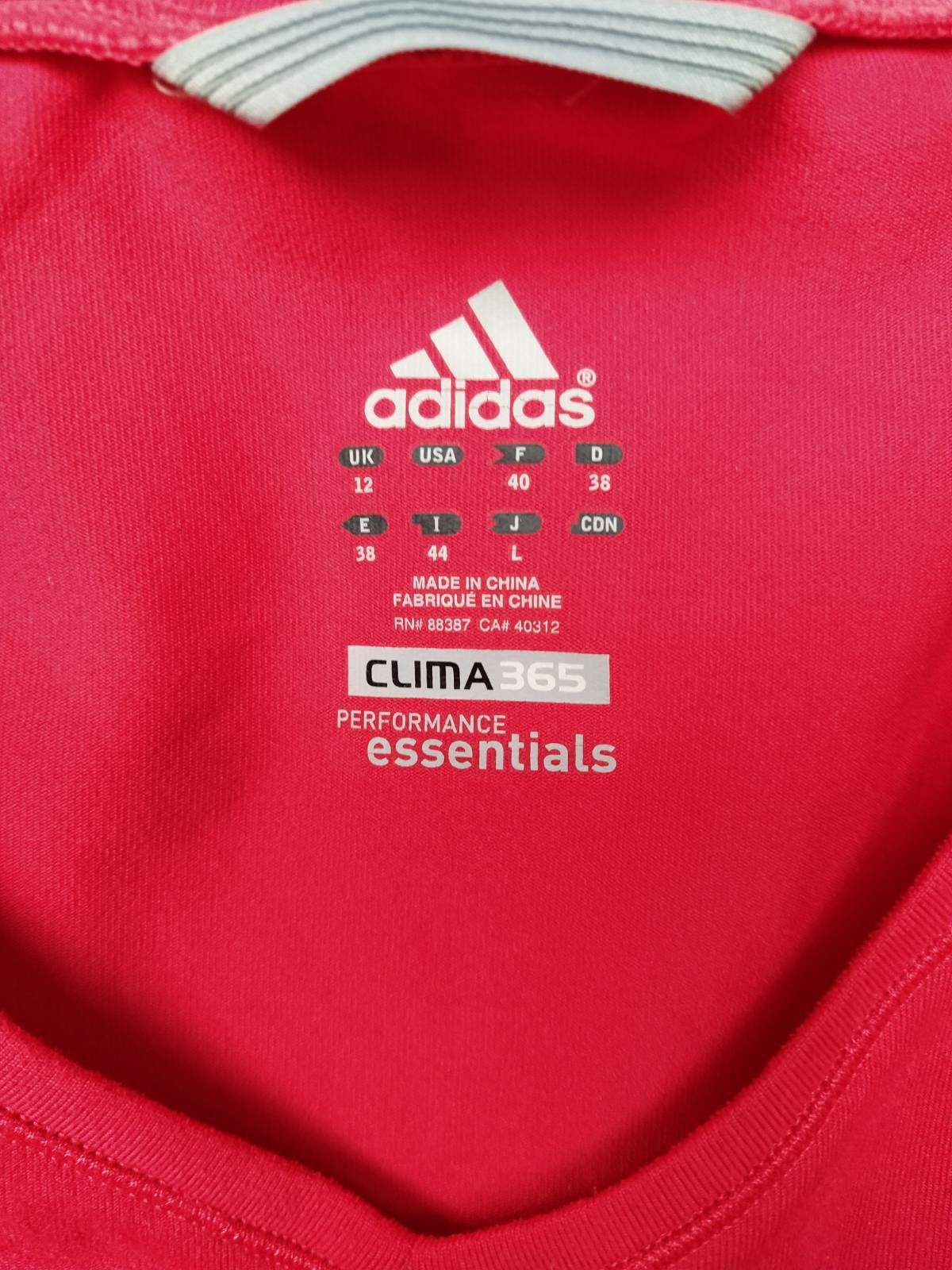 Женска тениска Adidas, 40номер, чисто нова!