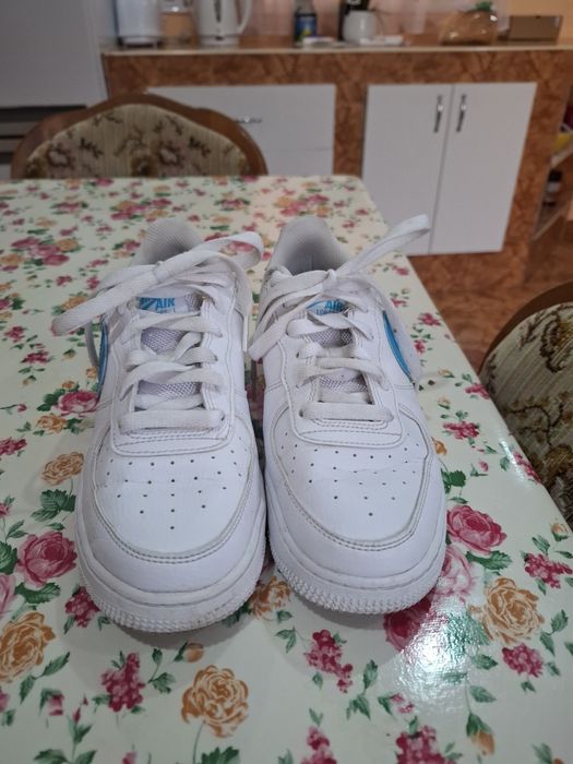 Adidași Nike din piele