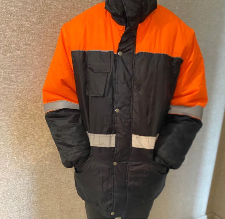 Продаю спец одежду