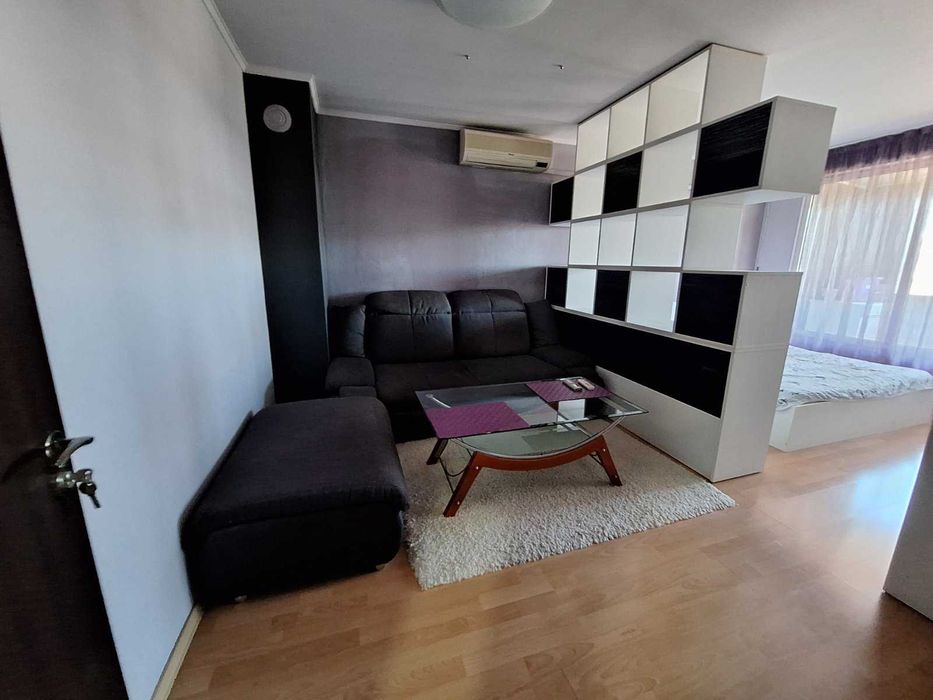 Продава 3 - стаен апартамент