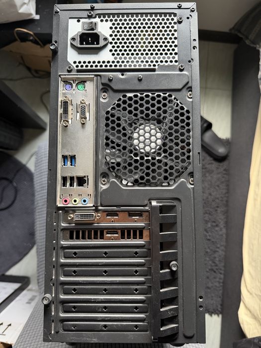 Геймърски Компютър i5 9600k, RTX 2060, 16 RAM