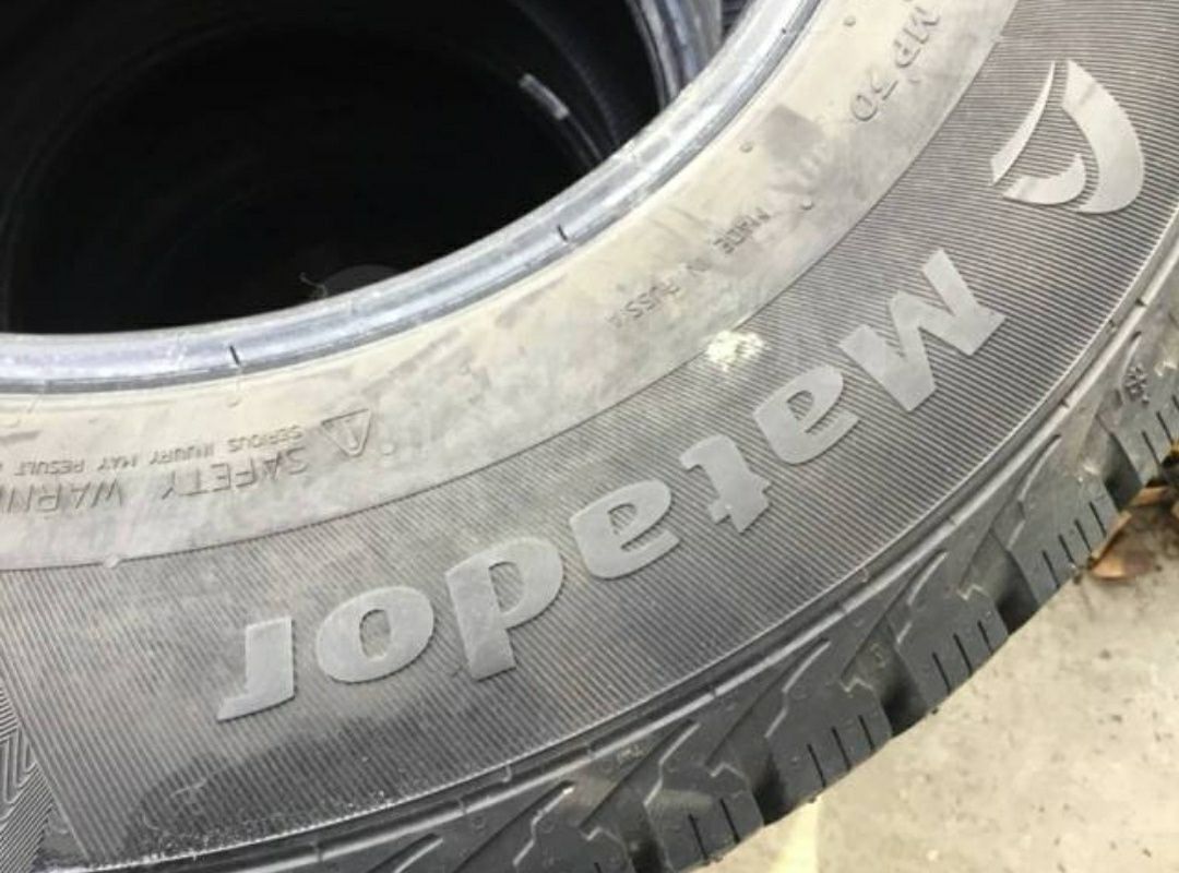 Продам зимний шины 235/70/16