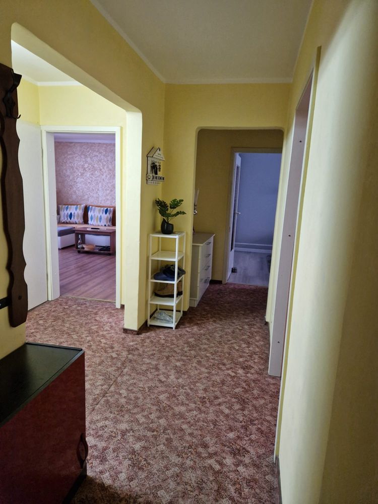 Închiriez apartament 4 camere