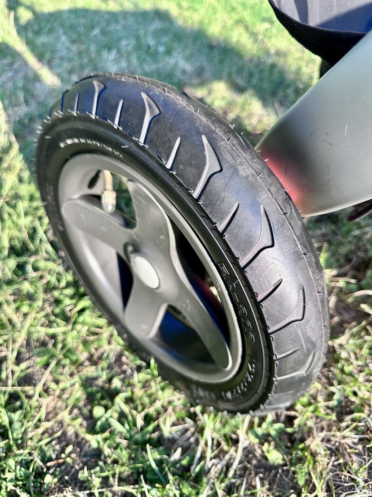 Stokke Trailz cu landou si cauciucuri noi