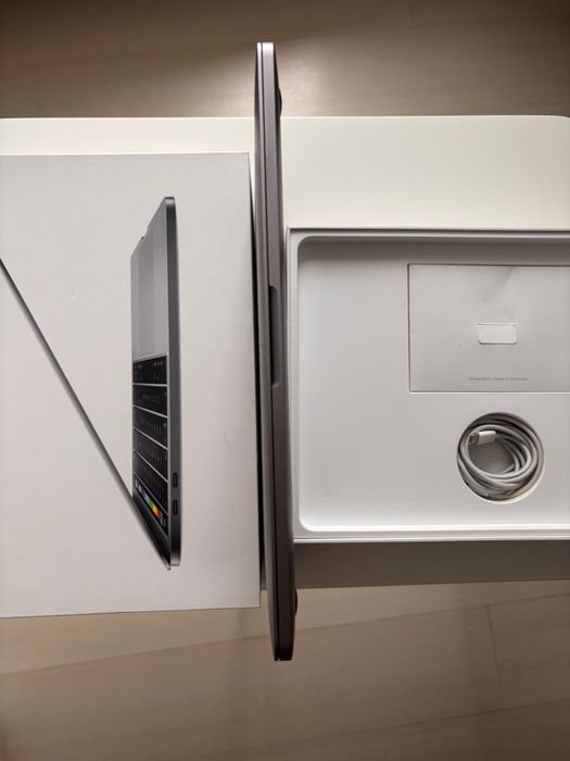 Vând Macbook Pro 13 inch, 2016, i5, 8GB ram, proprietar unic, Istyle