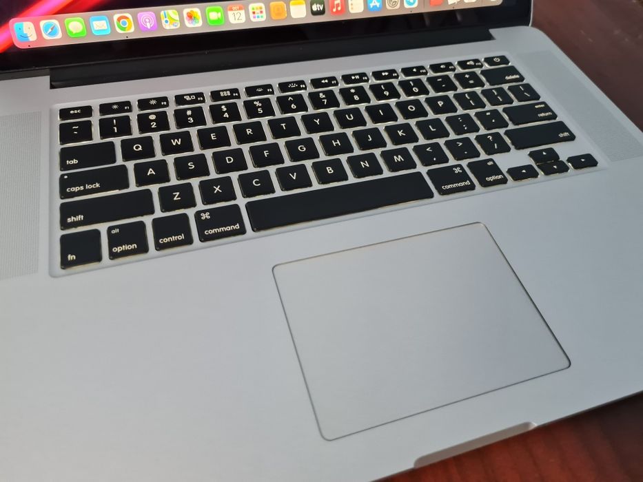 Macbook pro 2015 2K retena disply 16/512