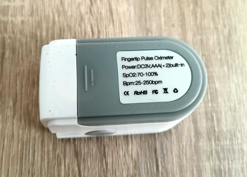 Aparat masurare a pulsului la deget calculare a oxigenului din sange